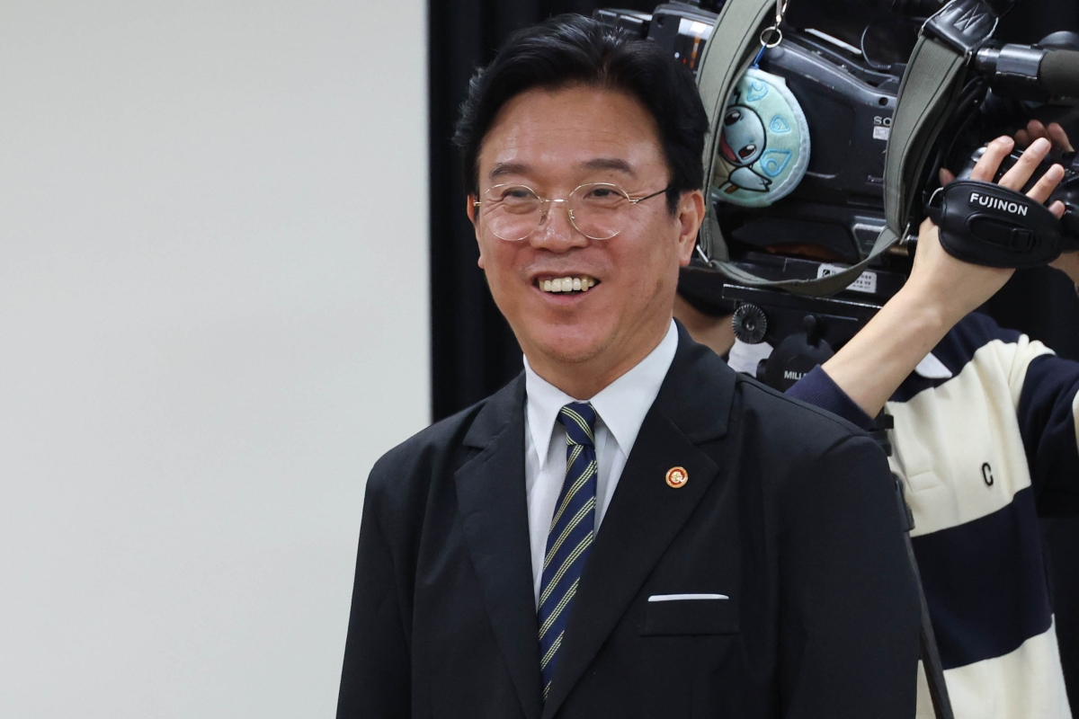 미소짓는 김영훈 장관