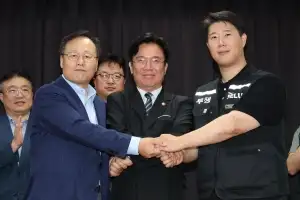 “사내부부면 얼마야” “의사지만 부럽다” 삼성전자 ‘6억 성과급’에 직장인들 ‘들썩’