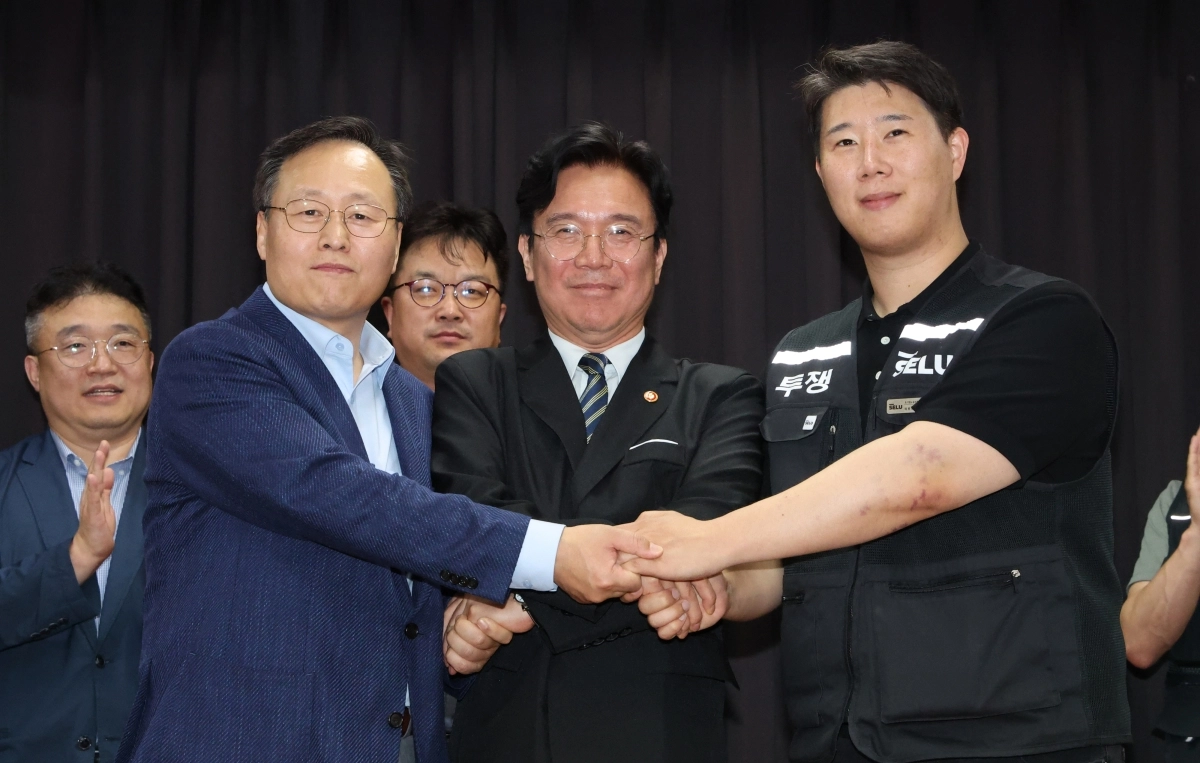 손 잡은 노사정