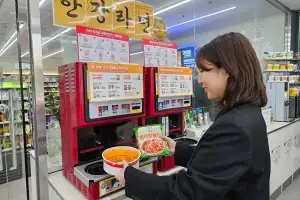 BGF리테일, ‘한강라면’ 끓이던 기계로 떡볶이까지… 인기↑[세계 속 K푸드]