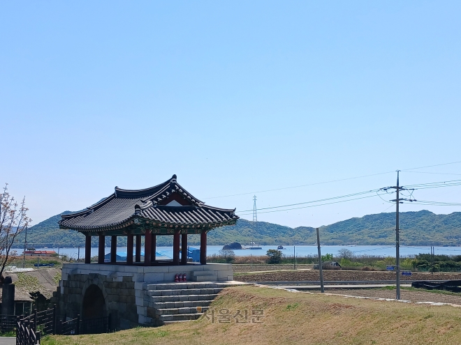 옛 모습 잃은 조선 수군 본부… 바다는 옛 영광 기억할까[서동철의 이야기가 있는 옛성]