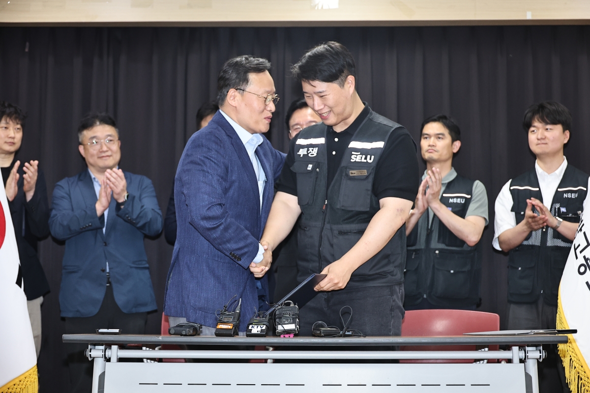 잠정 합의안 서명한 삼성전자 노사