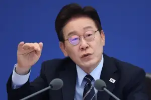 李, ‘김용범 초과세수’ 블룸버그 정정보도에 “일부 국내 언론 귀감 삼으면”
