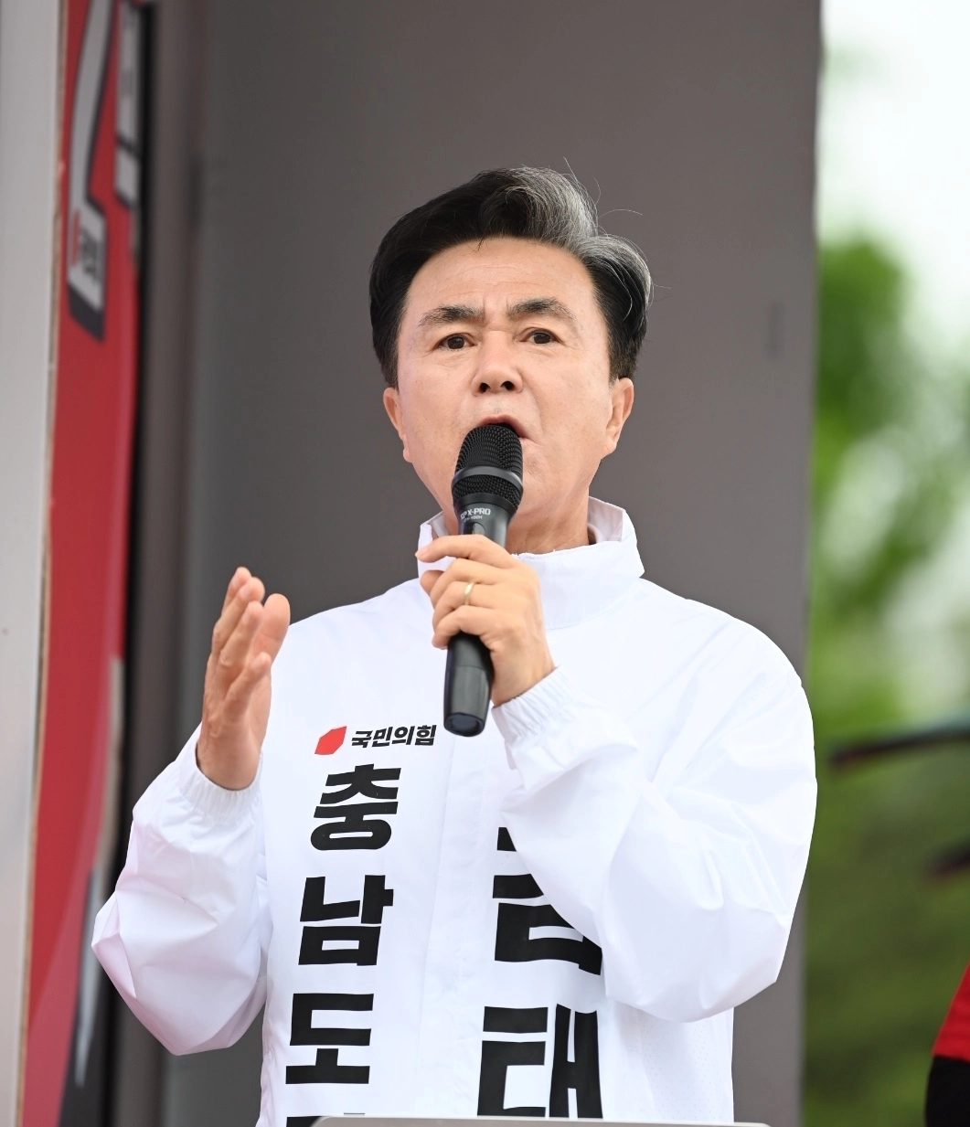 김태흠 국민의힘 충남도지사 후보가 21일 천안시청 앞 사거리에서 열린 합동 유세에서 지지를 호소하고 있다. 김 후보 캠프 제공