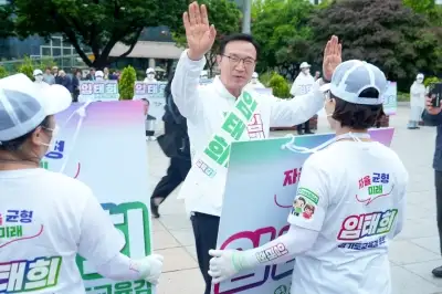 임태희, 소형 지프차로 특수학교 찾아 첫 선거운동…눈 맞춤 소통