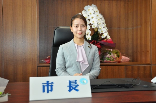 일본 최연소 여성시장, 출산휴가 첫 선례 남긴다