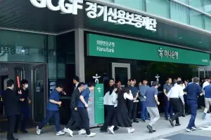 ‘화재 꼼짝 마!’…경기신보, 소방교육과 실전형 훈련 실시