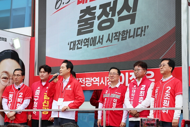 ‘스윙보터’ 충청도, 지선 공식 선거운동 첫날 여야 당 대표 발길