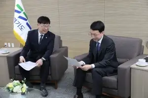 [포토] 안형준 국가데이터처장, 2025년 기준 경제총조사 협조 당부 위해 경기도청 방문