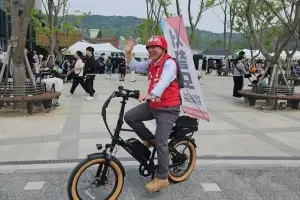 경운기 타고, 숏폼 찍고… ‘튀어야 산다’는 후보들