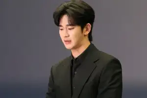 경찰 “김수현, 미성년 교제 허위… 故 김새론 음성·카톡 AI 조작”