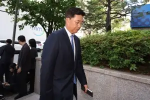 ‘계엄 옹호 메시지’ 홍장원 특검 출석…“걱정 끼칠 일 안 했다”