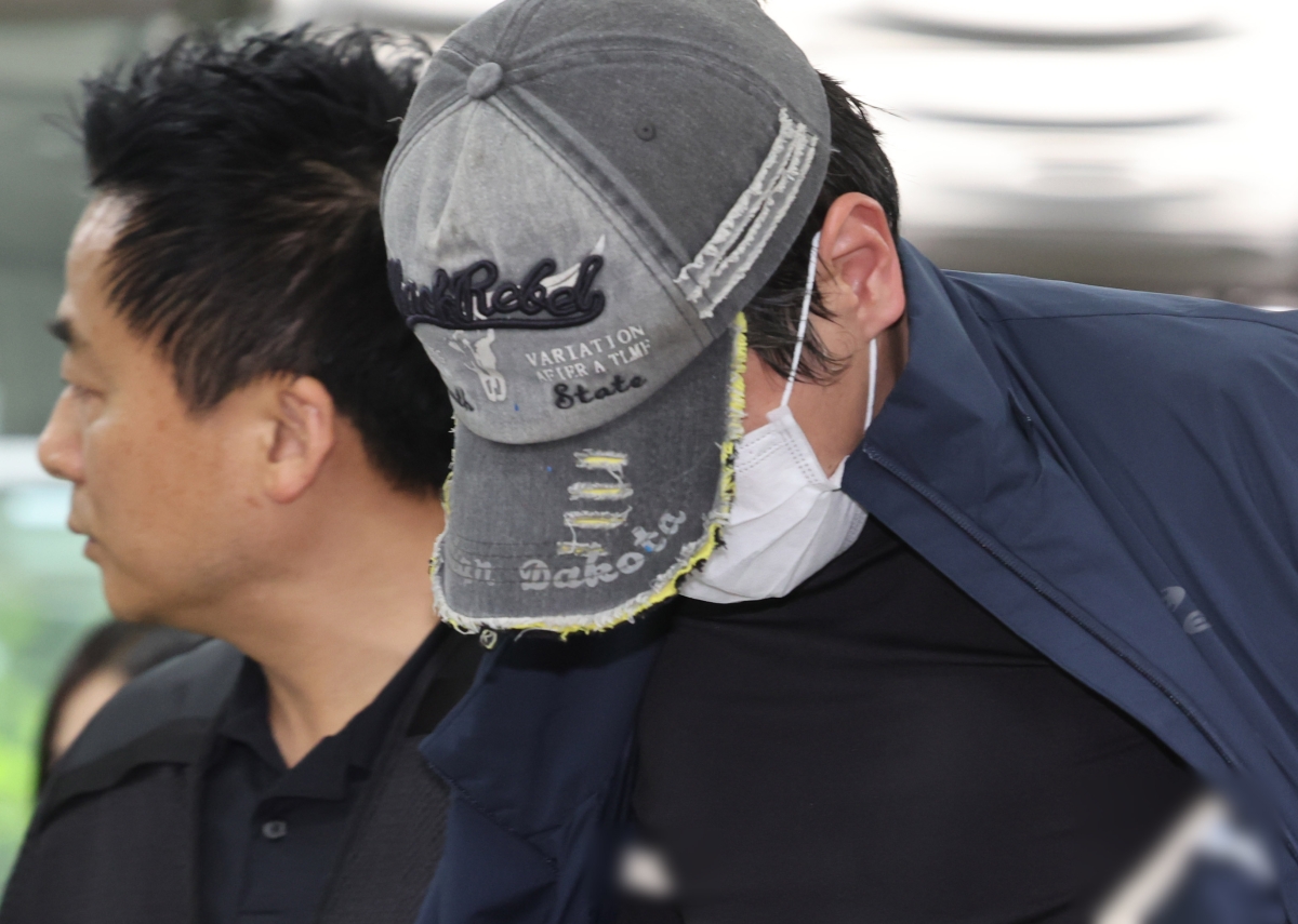 법원 출석하는 배우 김규리씨 자택 침입 강도 행각 40대 A씨