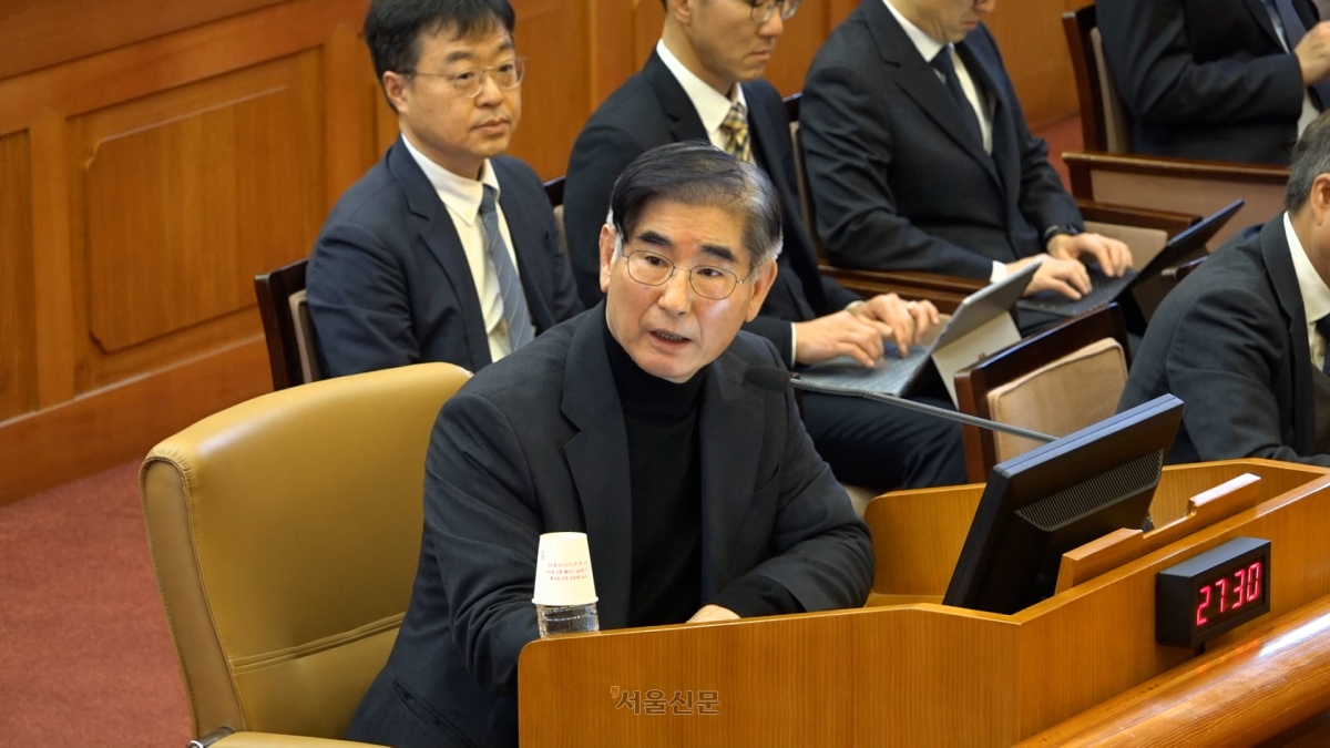 김용현 전 국방부 장관이 지난해 1월 23일 서울 종로구 헌법재판소 대심판정에서 열린 윤석열 전 대통령 탄핵심판 4차 변론기일에 출석해 발언을 하고 있다.  헌법재판소제공