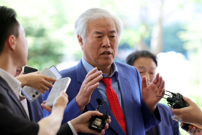 美 간다던 전광훈에 제동… 법원 “출국금지 풀리면 보석 재검토”