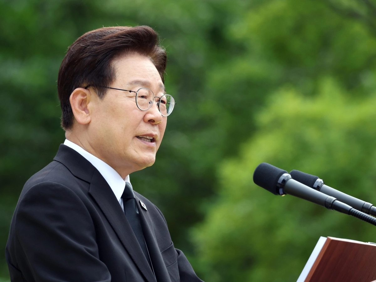 이재명 대통령이 23일 경남 김해시 봉하마을에서 열린 고 노무현 전 대통령 서거 17주기 추도식에 참석해 추도사를 하고 있다. 2026.5.23. 연합뉴스