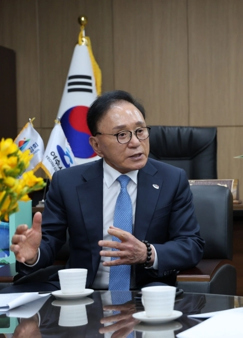 박수관 여수세계섬박람회 조직위원장이 24일 박람회 준비 상황을 설명하고 있다. 조직위 제공