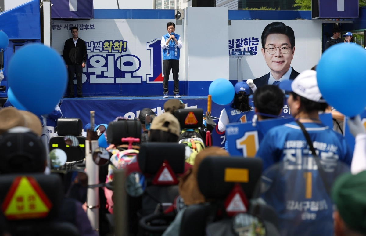 마곡나루역서 유세하는 정원오 서울시장 후보