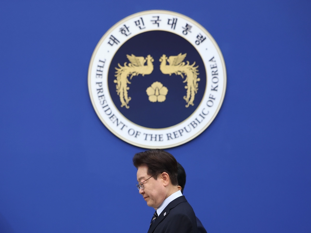 이재명 대통령이 20일 청와대에서 열린 제22회 국무회의 겸 제9차 비상경제점검회의에 입장하고 있다. 2026.5.20 뉴스1