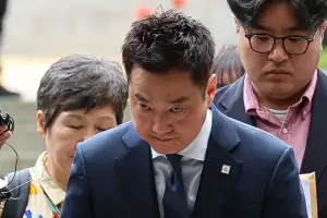 ‘故김새론 음성조작·김수현 명예훼손 혐의’ 가세연 김세의 구속심사 출석