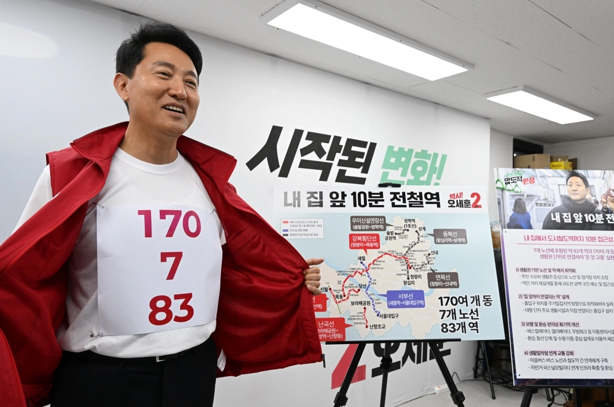 오세훈 국민의힘 서울시장 후보가 26일 서울 종로구 대왕빌딩에 마련된 선거사무소에서 도시철도 공약을 발표하고 있다. 티셔츠에 새겨진 0%는 지하철 사망률, 숫자 170, 7, 83은 도시철도 170여개 동, 7개 노선, 83개 역을 의미한다. 2026.5.26 도준석 전문기자