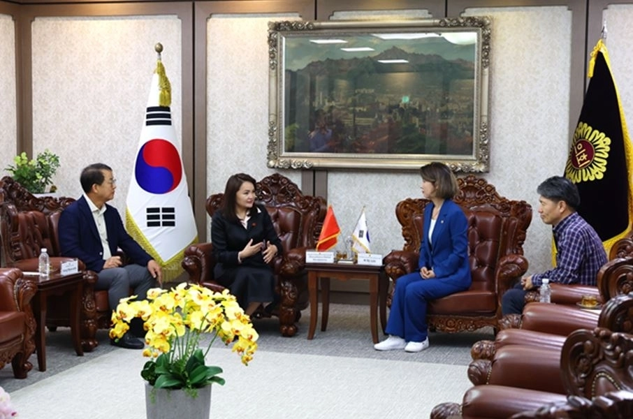 키르기스스탄 국회의원 및 대표단 시의회 방문. 서울시의회 제공