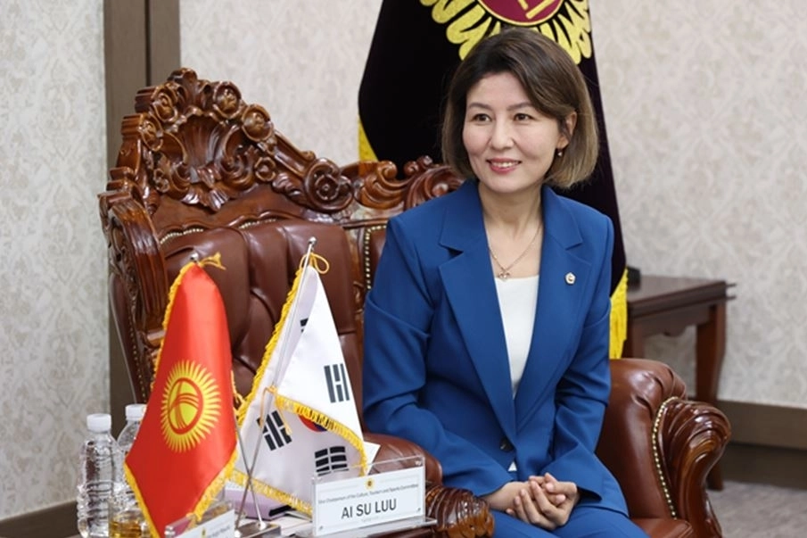 키르기스스탄 국회의원과 면담하는 아이수루 시의원. 서울시의회 제공