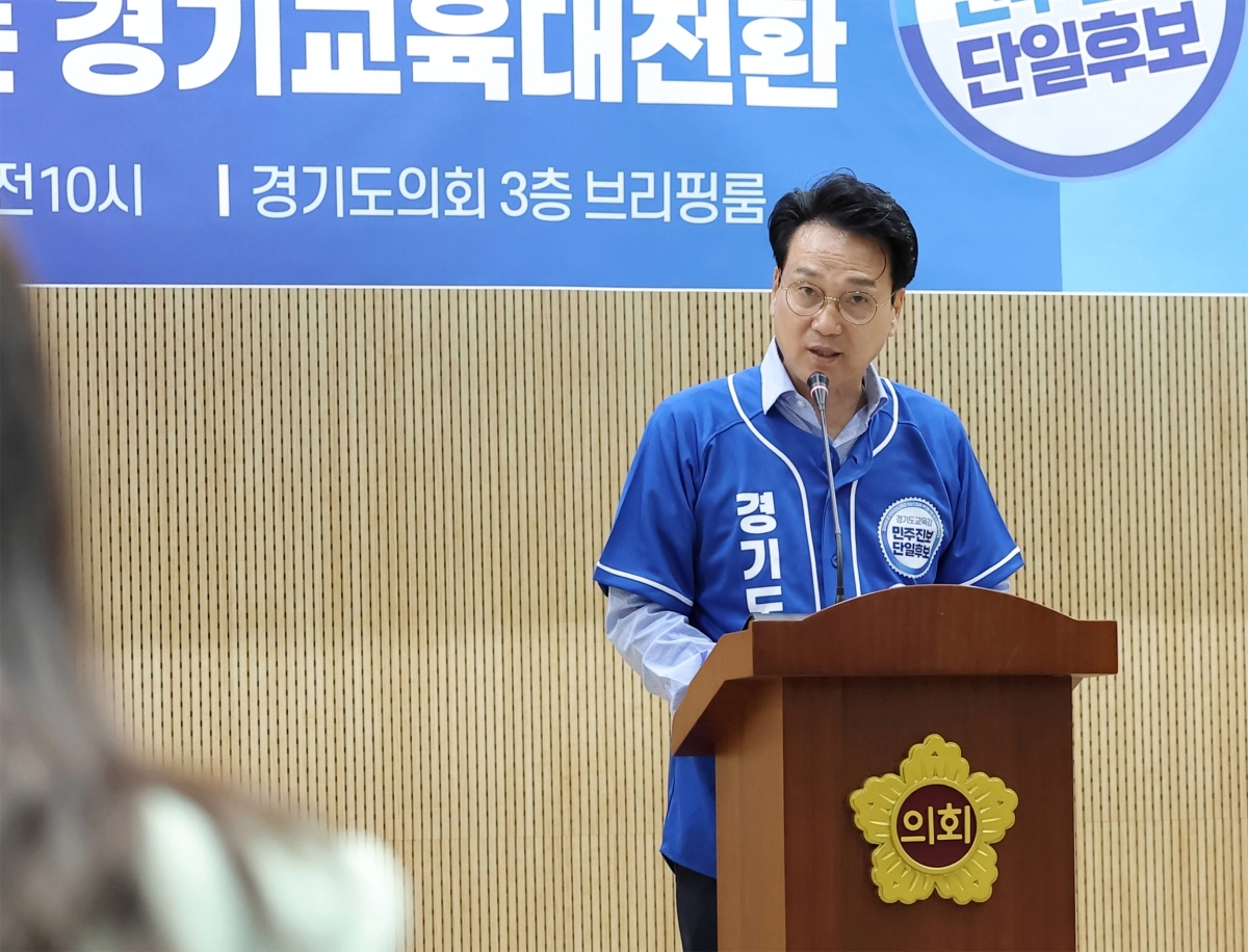 안민석 경기도교육감 민주진보 단일후보가 27일 경기도의회에서 민주시민교육 전면 복원 기자회견을 하고 있다. 안민석 캠프 제공