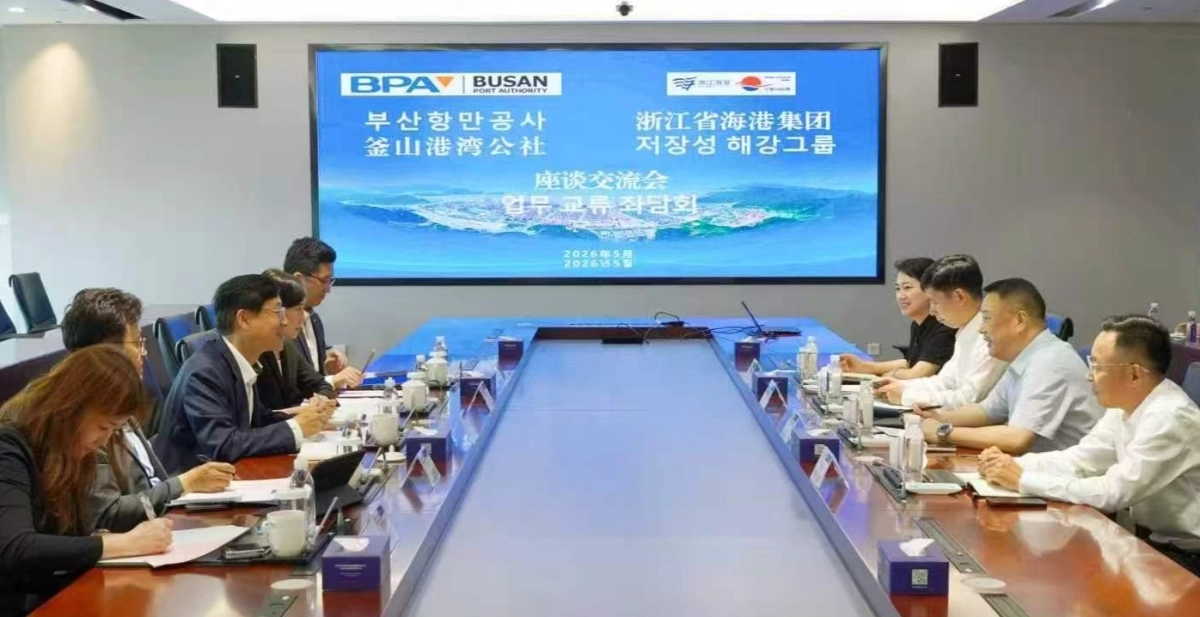 송상근 (사진 왼쪽 세번째)부산항만공사 사장이 26일 중국 닝보에서 닝보저우산항그룹 사장단과 면담을 하고 있다. 부산항만공사 제공