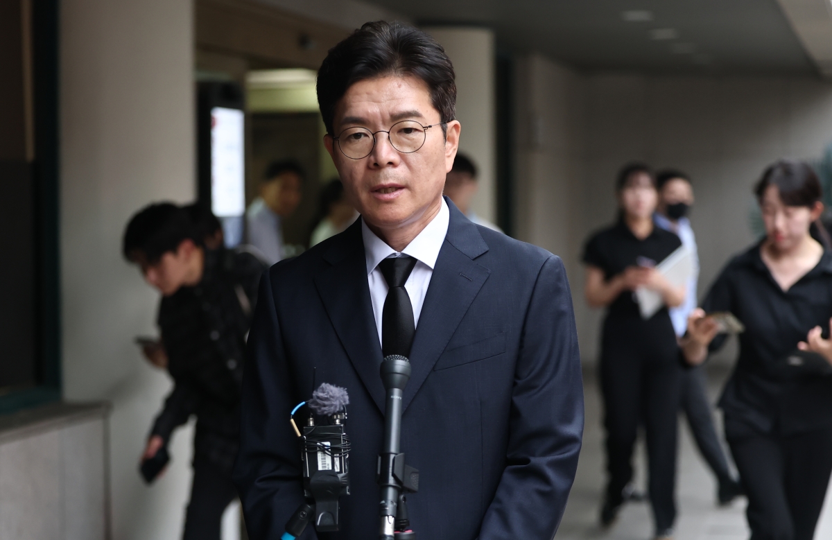 더불어민주당 정원오 서울시장 후보가 27일 국립중앙의료원 장례식장에 마련된 서울 서소문 고가차도 붕괴 희생자의 빈소를 찾아 조문을 마친 후 발언하고 있다. 2026.5.27. 연합뉴스