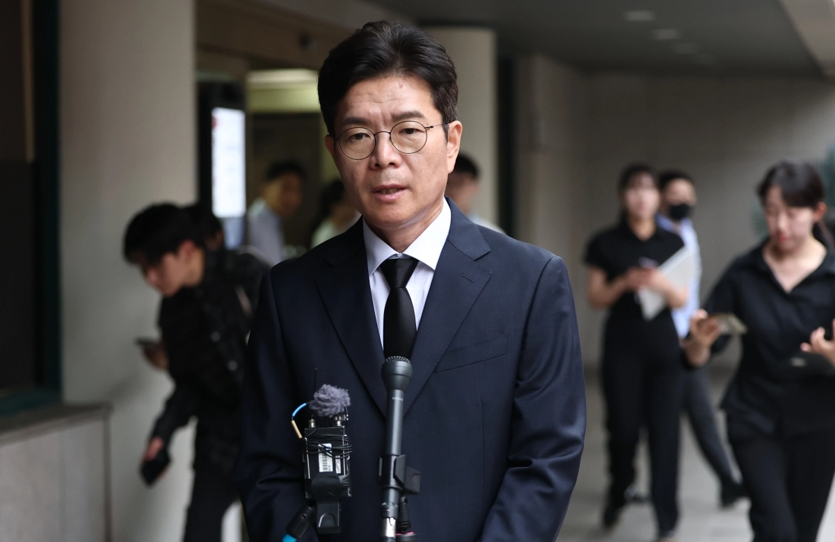 더불어민주당 정원오 서울시장 후보가 27일 국립중앙의료원 장례식장에 마련된 서울 서소문 고가차도 붕괴 희생자의 빈소를 찾아 조문을 마친 후 발언하고 있다. 2026.5.27. 연합뉴스