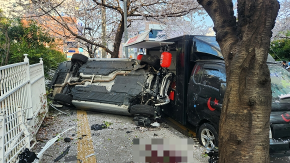 벤츠 몰다 인도로 돌진 1명 숨지게 한 70대 “차량 급발진” 주장했지만 결국