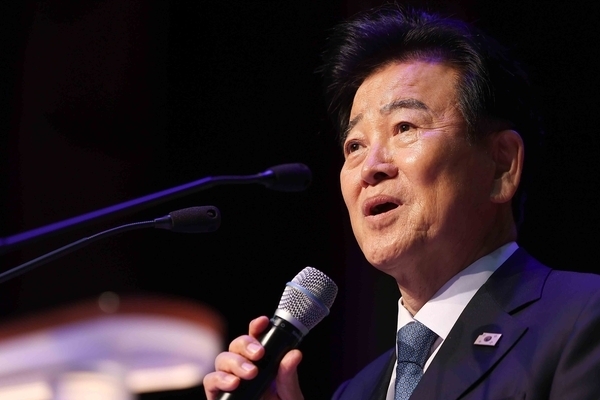 정동영 통일부 장관이 지난달 20일 서울 마포구 극동방송에서 열린 극동방송 창사 70주년 기념 전국 목회자세미나 강연에서 발언하고 있다. 연합뉴스