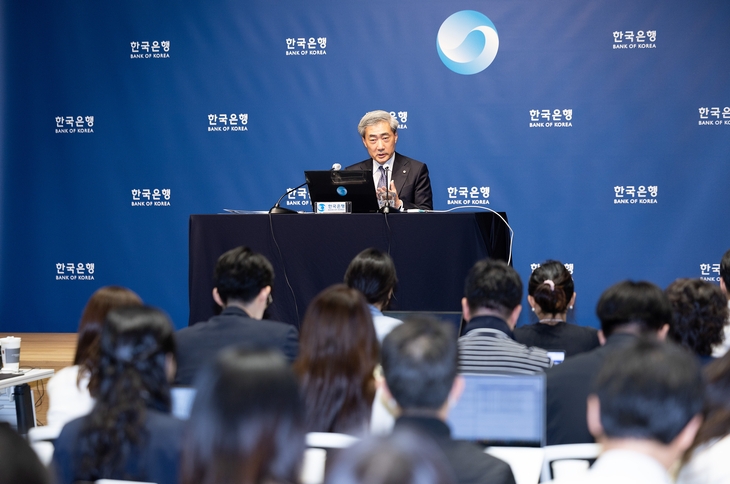 신현송 한국은행 총재가 28일 서울 중구 한국은행 본관에서 열린 통화정책방향 기자간담회에서 발언하고 있다. 연합뉴스