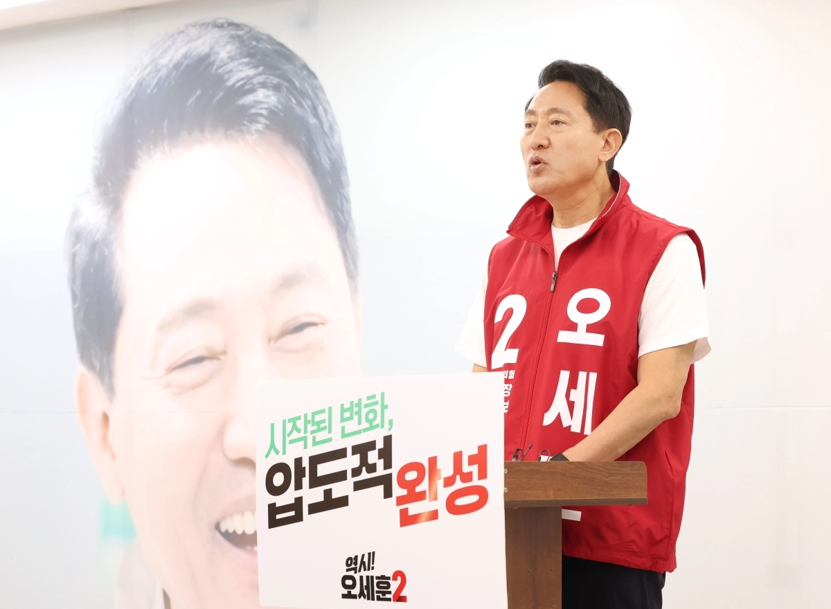 오세훈 국민의힘 서울시장 후보가 29일 서울 대왕빌딩에서 기자회견을 열고 서소문고가 붕괴사고 관련 서울시 압수수색에 대한 입장을 말하고 있다. 연합뉴스