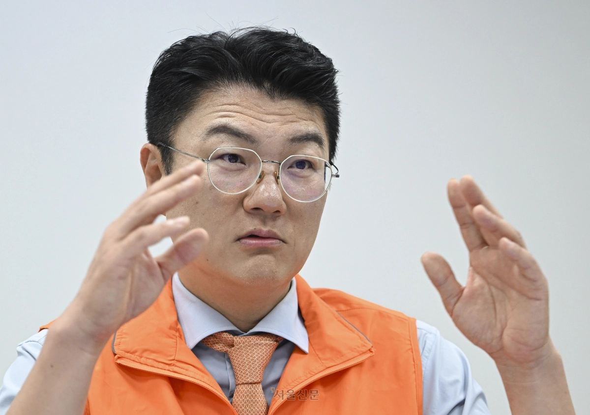 김정철 개혁신당 서울시장 후보가 29일 국회 의원회관에서 서울신문과 인터뷰 하고 있다. 이지훈 기자
