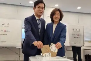 여야 후보 ‘엇갈린’ 투표…민주당 사전투표·국민의힘 본투표