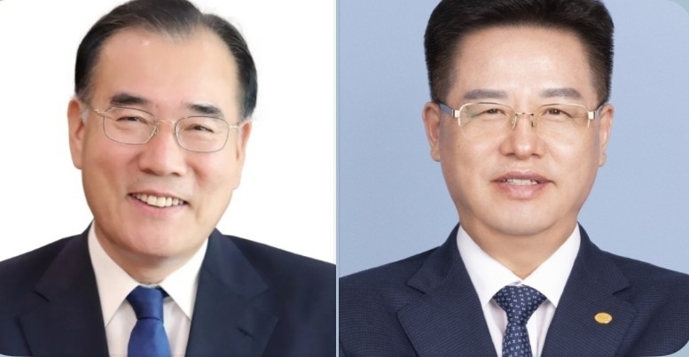 ‘용봉인 영예대상’ 선정된 이개호(왼쪽) 국회의원과 조성희 싸이버테크 대표이사.