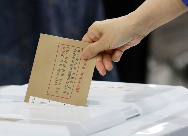 재보궐 사전투표 첫날 투표율 12%…전북 군산김제부안을 ‘최고’