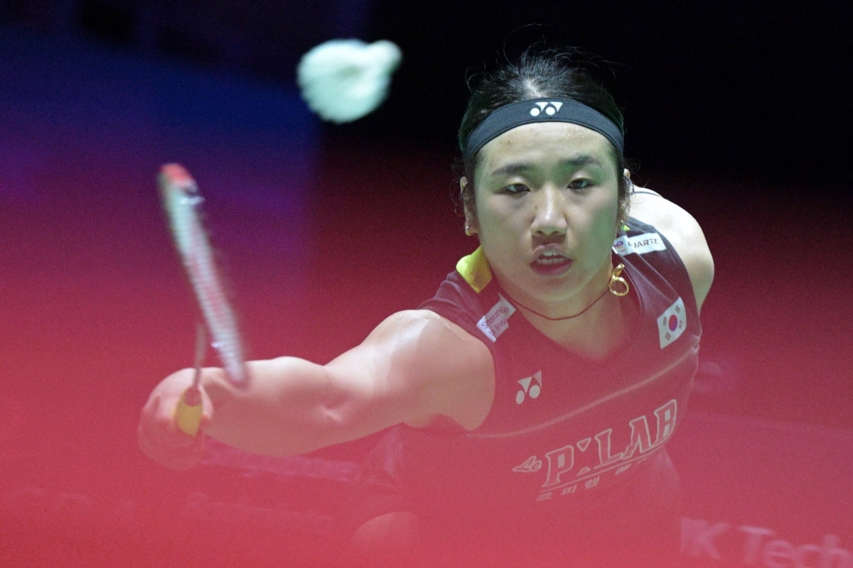 안세영이 30일 열린 2026 세계배드민턴연맹(BWF) 월드투어 슈퍼 750 싱가포르오픈  2026 싱가포르 배드민턴 오픈 여자 단식 준결승전에서 중국 천위페이의 샷을 받아치고 있다. 싱가포르 신화통신  연합뉴스