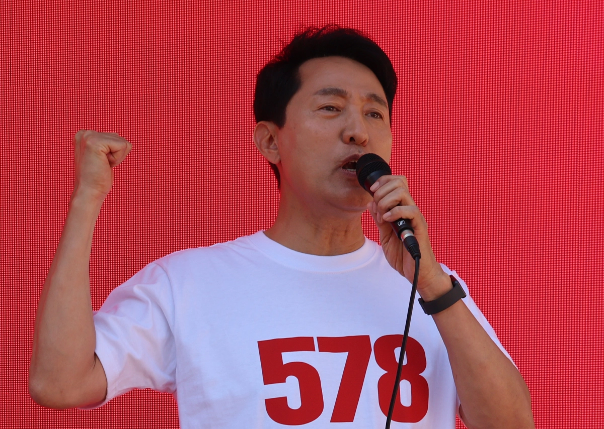 오세훈 국민의힘 서울시장 후보가 31일 오후 서울 종로구 동묘벼룩시장 인근에서 열린 유세에서 연설하고 있다. 뉴시스