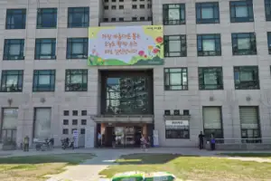 중랑구, 신혼부부의 따듯한 나눔…결혼식 화환 대신 받은 쌀 820㎏ 기부