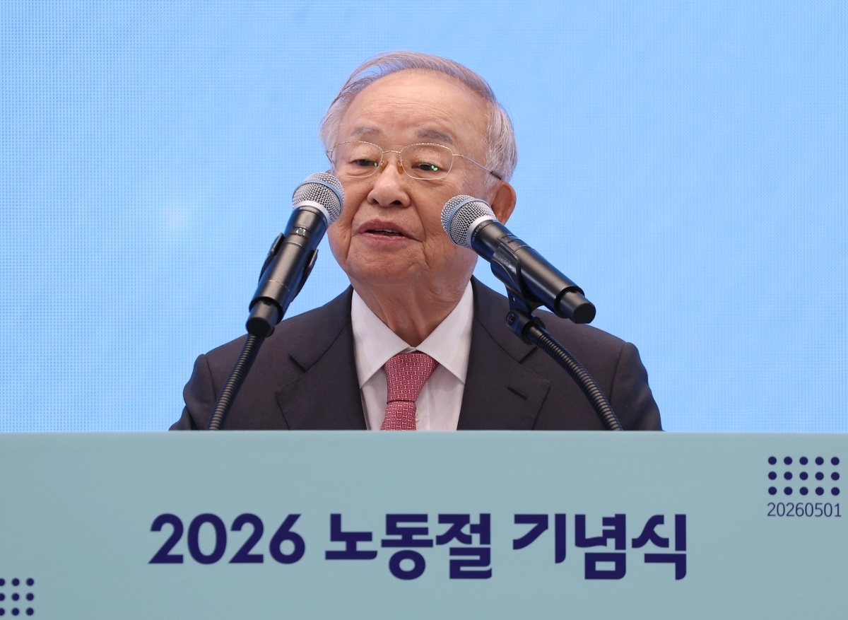 손경식 한국경영자총협회장이 지난달 1일 청와대 영빈관에서 열린 노동절 기념식에서 축사하고 있다. 연합뉴스