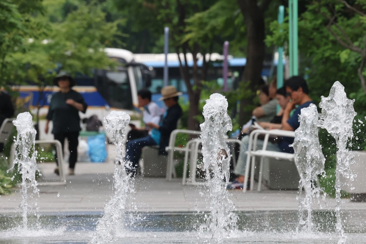더위에 그늘에서 휴식