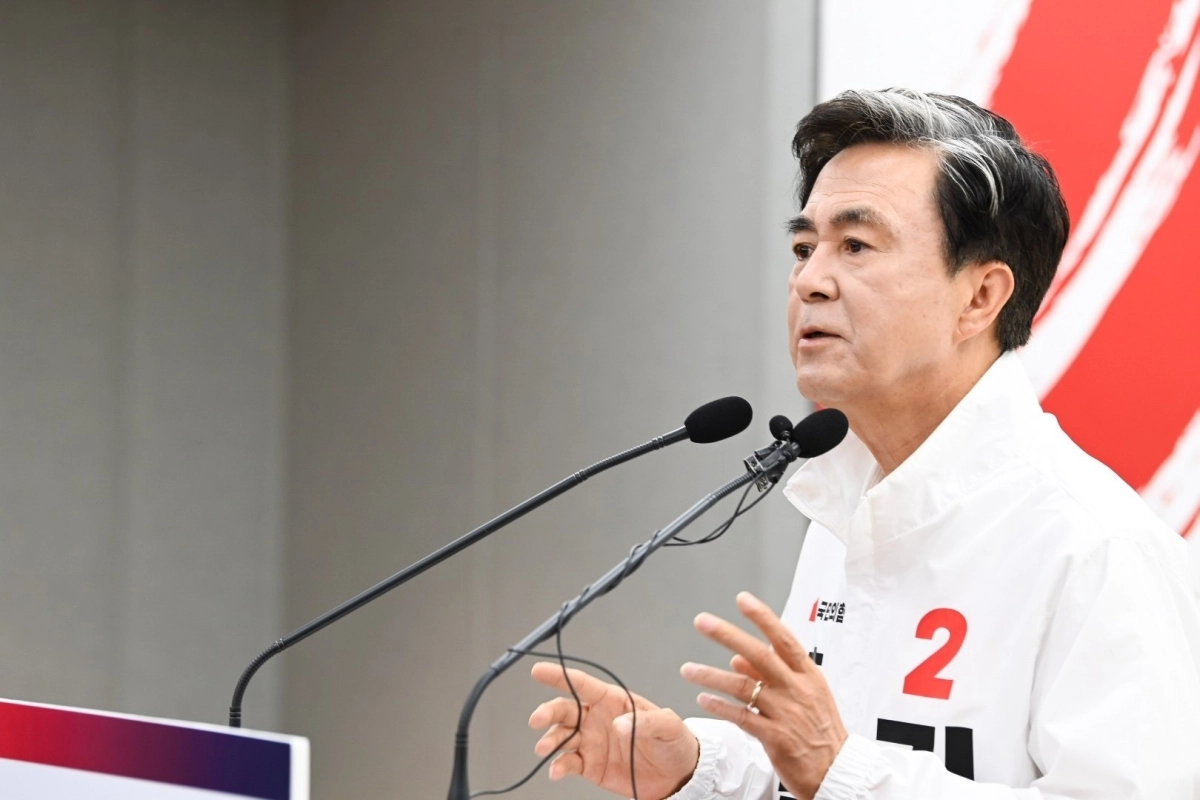 김태흠 국민의힘 충남도지사 후보가 2일 충남도청에서 기자회견을 열고 도민들의 지지와 투표 참여를 호소하고 있다. 김 후보 캠프 제공
