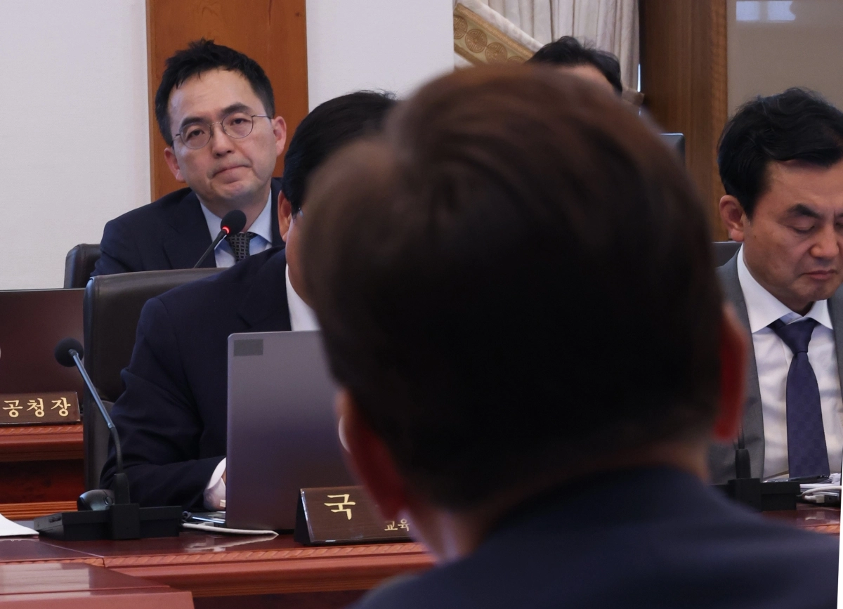 대통령 발언 듣는 구자현 검찰총장 직무대행