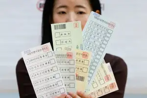 투표용지 두 번에 나눠 최대 8장 배부… 한 장에 한 명만 기표하세요