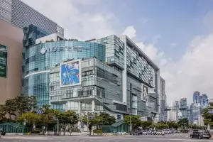 ‘천장 붕괴’ 부산 롯데백화점 센텀시티점, 3일 영업 재개