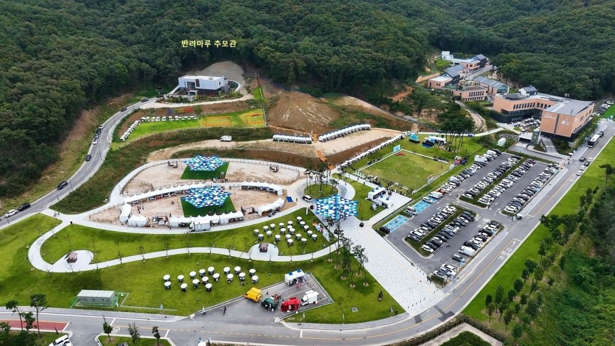 경기도에서 운영하는 반려동물 전문 장례시설인 ‘반려마루 추모관’이 여주시에서 문을 열고 본격 운영에 들어갔다. 사진은 반려마루 여주 모습.  경기도 제공