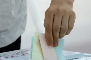 “투표용지 한 번에 달라”… 부산 투표소서 소동 부린 유권자 퇴거